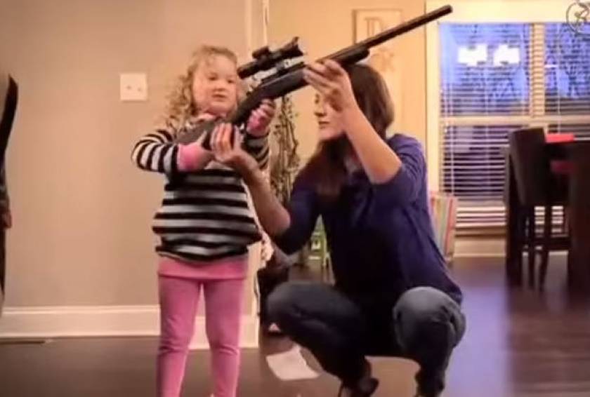 Σοκ: Ντοκιμαντέρ δείχνει πώς μαθαίνουν τα παιδιά να πυροβολούν! (pics+video)