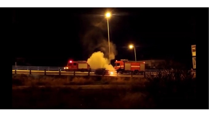 Κρήτη: Αυτοκίνητο τυλίχθηκε στις φλόγες εν κινήσει