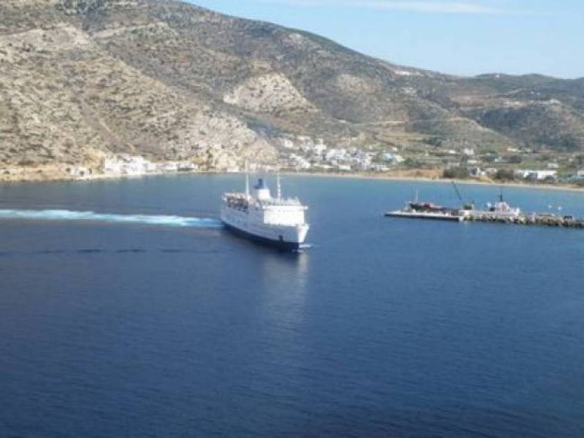 Passenger traffic in Greek ports, retail sales down: report