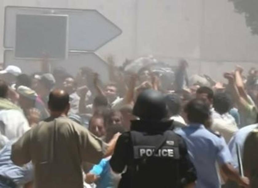 Τυνησία: Έκλεισαν τα σύνορα με Λιβύη λόγω συγκέντρωσης χιλιάδων προσφύγων