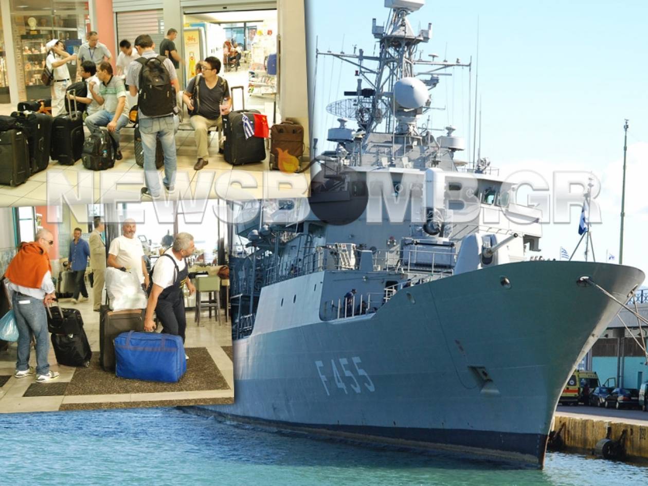 Έφτασε στο λιμάνι του Πειραιά η φρεγάτα με τους 77 Έλληνες από τη Λιβύη