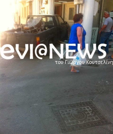 Χαλκίδα: Αυτοκίνητο τράκαρε σε βιτρίνα μαγαζιού (pic)