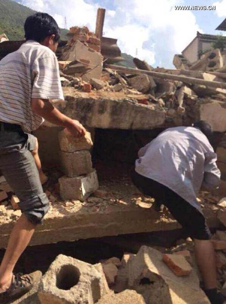 Φονικός ο σεισμός στην Κίνα- Αυξάνεται ο αριθμός των νεκρών (pics+video)