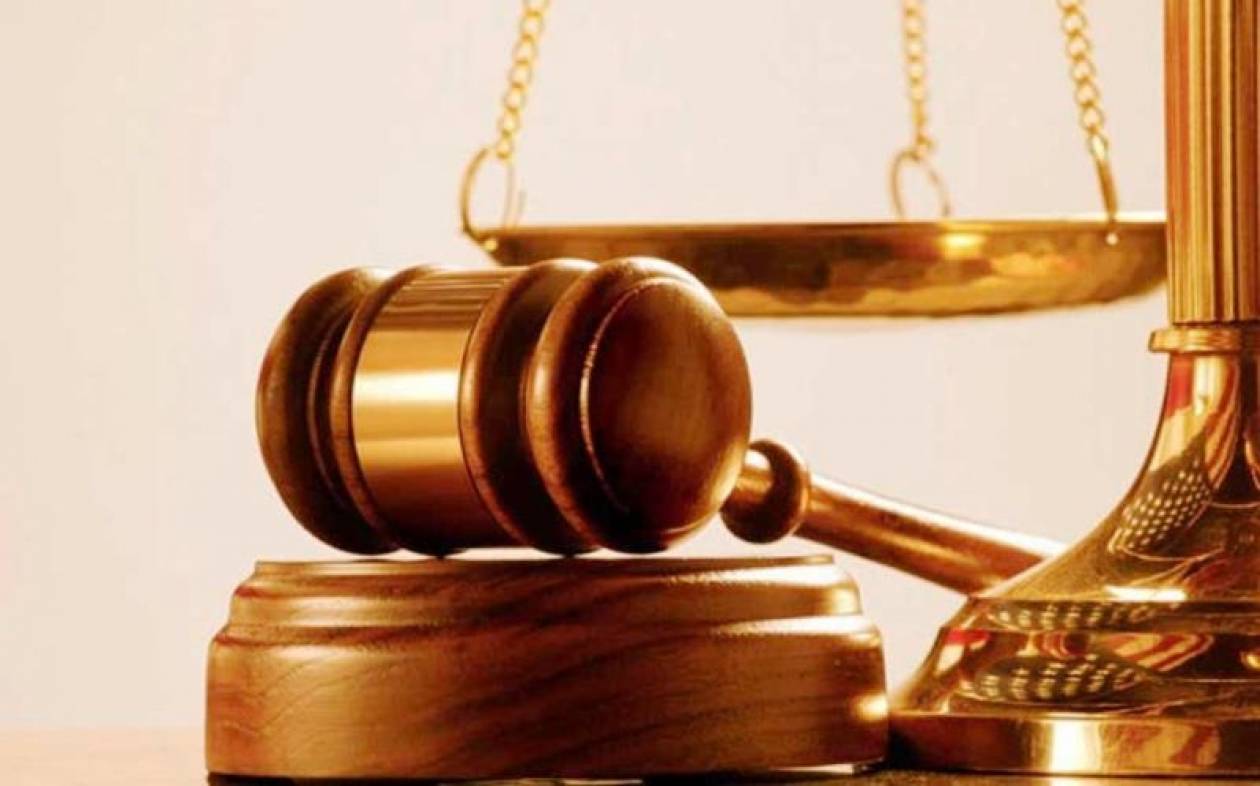 ΣτΕ: Οριστική απόλυση δικαστικού που παρενοχλούσε σεξουαλικά τον γιο του