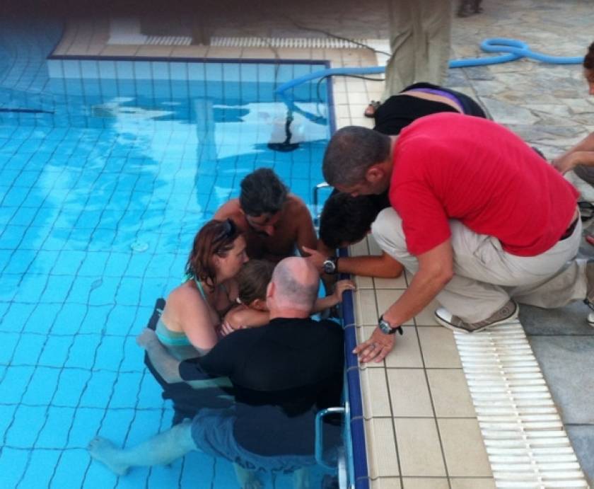 Σαντορίνη: Κοριτσάκι εγκλωβίστηκε σε σιφόνι πισίνας