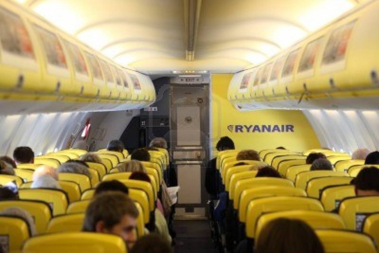 Ψάχνει για αεροσυνοδούς η Ryanair - Ποια τα κριτήρια που θέτει