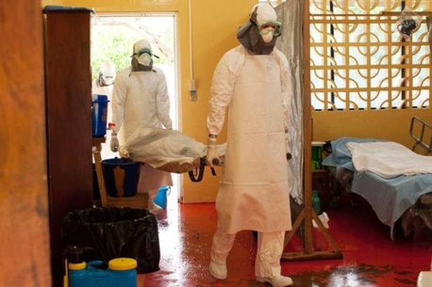 Συναγερμός στη Βρετανία για τον ιό Έμπολα