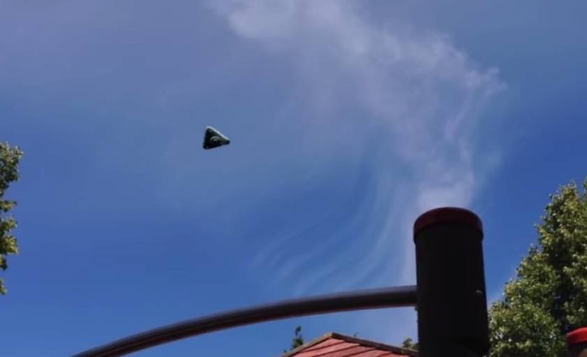 Βίντεο: UFO σε σχήμα τριγώνου πάνω από τη Γερμανία προκαλεί σάλο