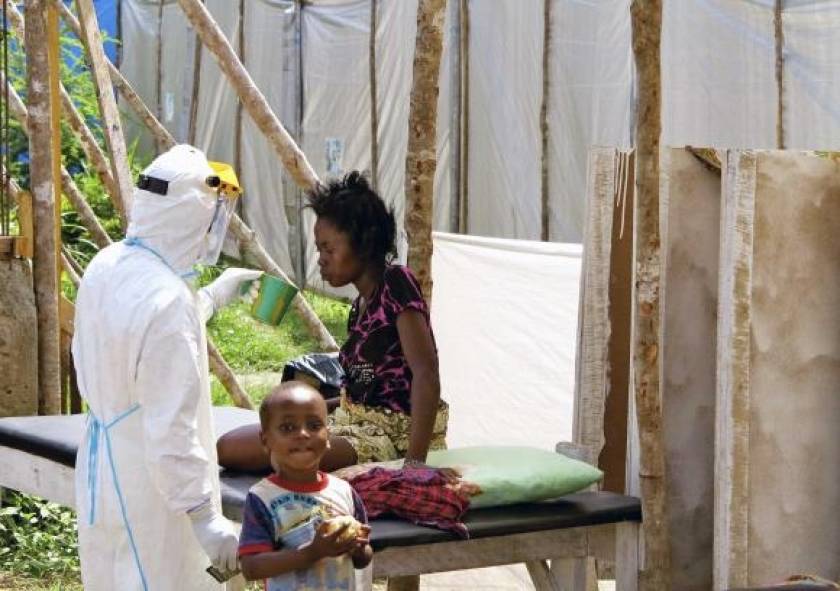 Έμπολα: Εκατοντάδες άνθρωποι εγκλωβίστηκαν από τον στρατό της Λιβερίας