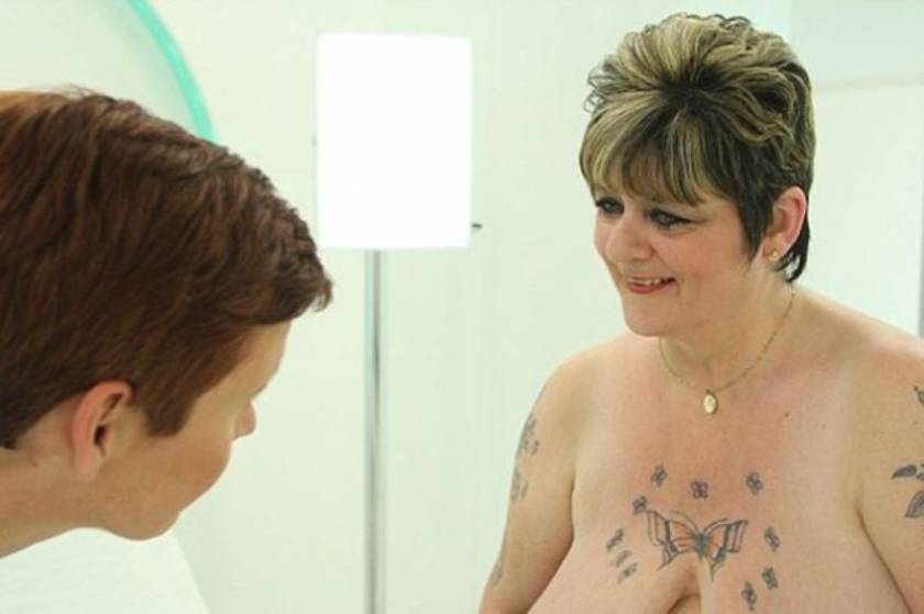 Βρετανία: Το στήθος της μεγάλωσε 9 νούμερα μετά από υστερεκτομή! (photo)