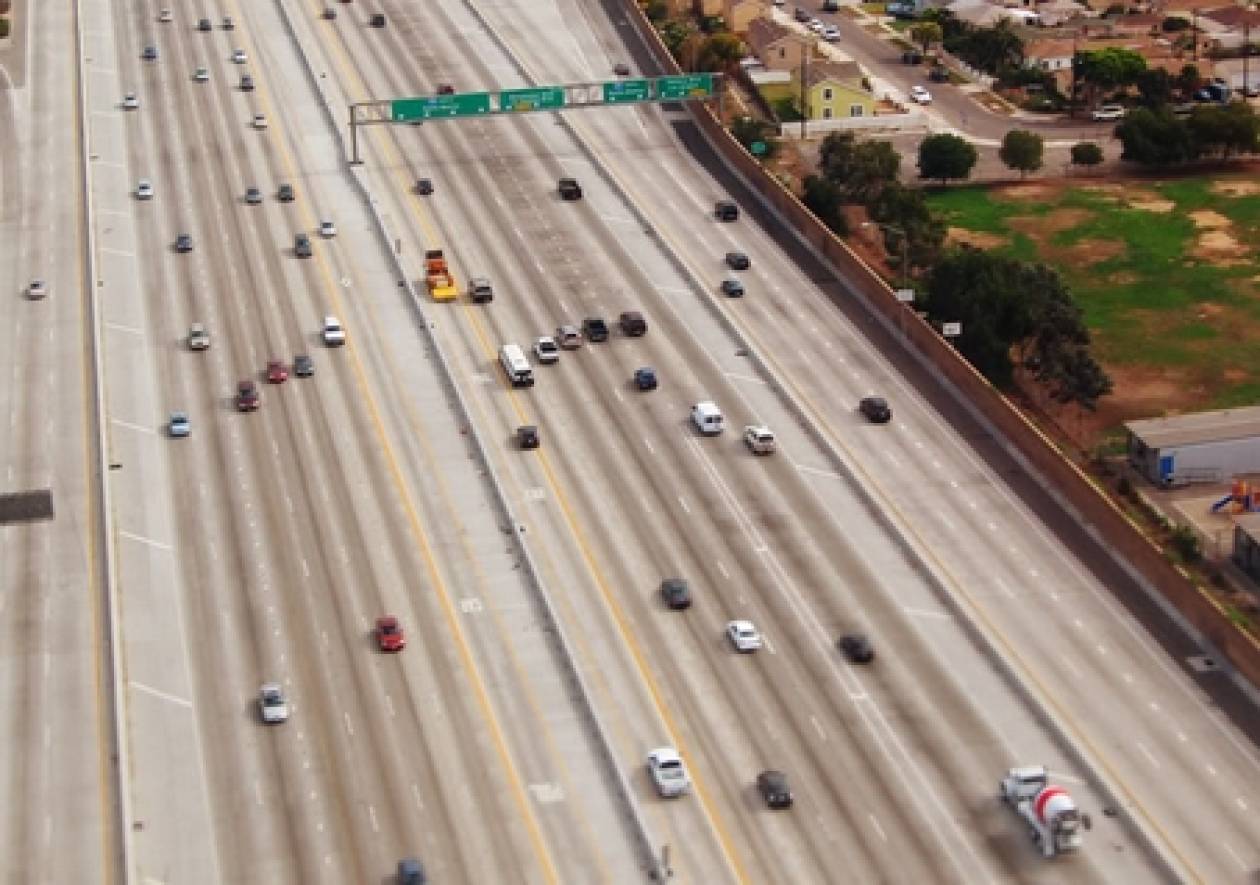 Ηλεκτρικό αυτοκινητόδρομο για φορτηγά σχεδιάζει η Καλιφόρνια