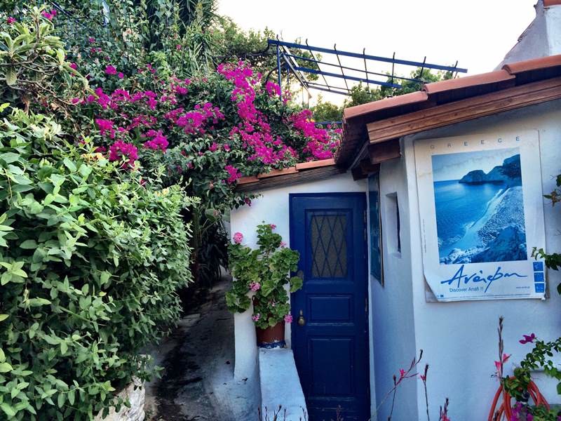 Αναφιώτικα: Ένα «νησί» στο κέντρο της Αθήνας (video+photos)