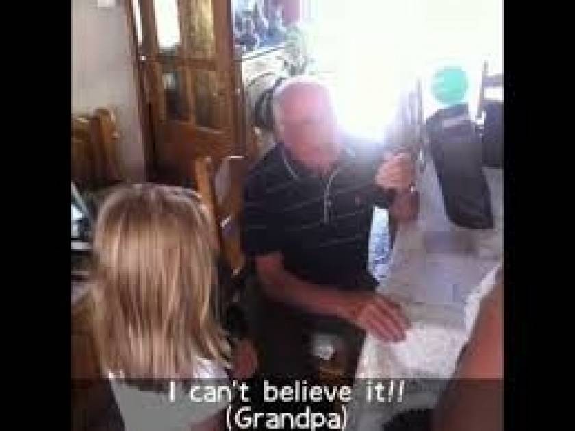 Το πιο συγκινητικό βίντεο: Παππούς ξεσπά σε κλάματα όταν... (βίντεο)