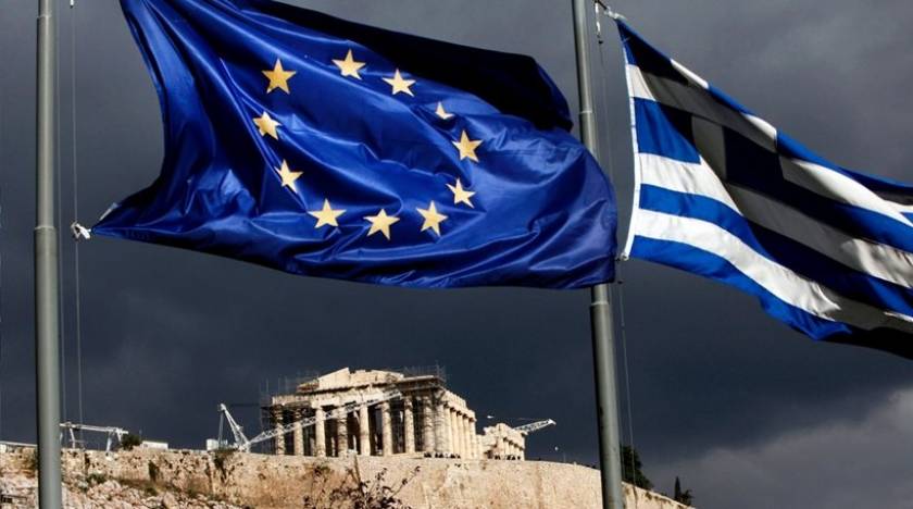 FAZ: Η τρόικα δεν φεύγει πριν το 2016 από την Ελλάδα