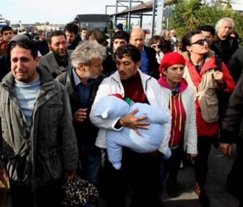 Hurriyet: Πουλούν σωσίβια σε πρόσφυγες για να έρθουν στην Ελλάδα!