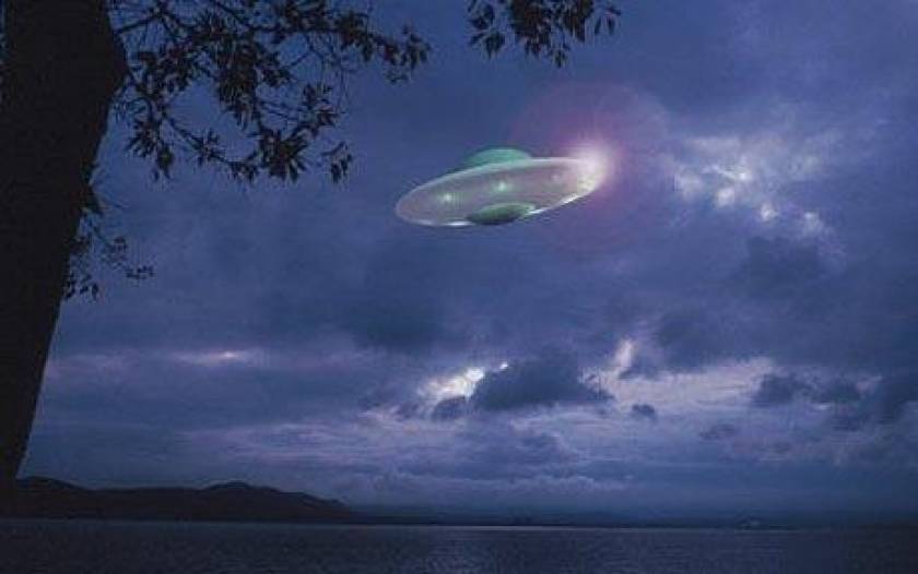 UFO στον ουρανό της Αμερικής κατά τη διάρκεια καταιγίδας (vid)