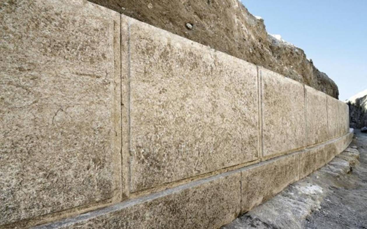 Αμφίπολη: Κοσμοσυρροή για το μυστικό του τάφου