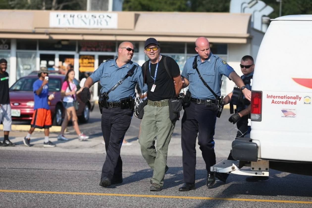 Η αστυνομία συνέλαβε φωτορεπόρτερ της Getty Images που κάλυπτε τα γεγονότα στο Φέργκιουσον
