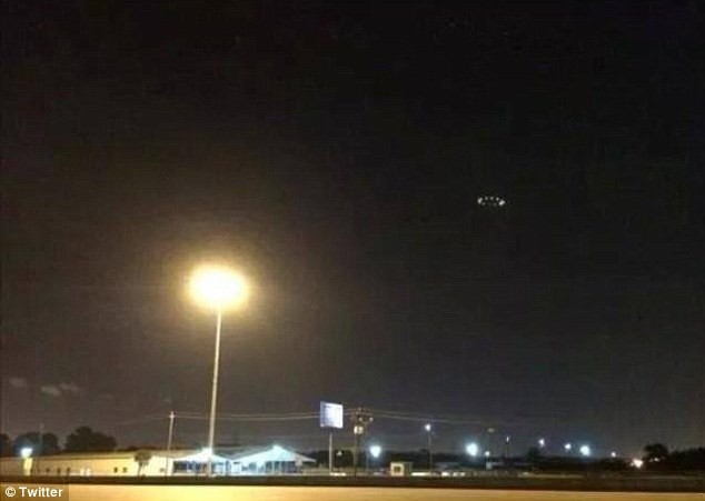 Σάλος με τις φωτογραφίες UFO πάνω από το Χιούστον (pics)