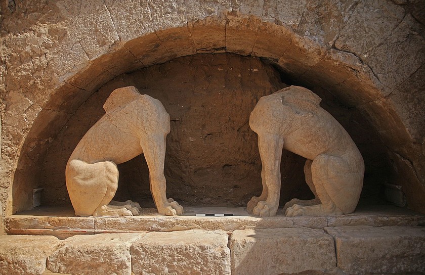 Αποκαλύφθηκαν εξ’ ολοκλήρου οι Σφίγγες στην Αρχαία Αμφίπολη