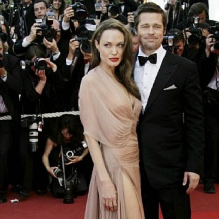 Pitt - Jolie: «Δεν την αγαπά. Μένει μαζί της για το καλό των παιδιών»