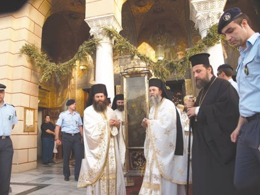 Ζάκυνθος: Χιλιάδες πιστοί στη λιτανεία του Αγίου Διονυσίου