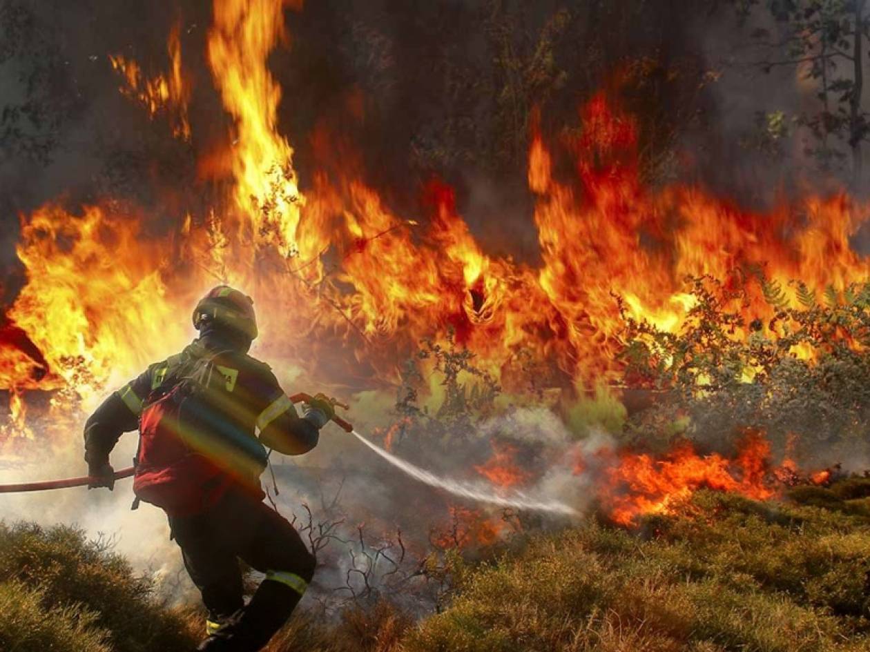 Κόλαση φωτιάς στη Μεσσηνία - Εκκενώνονται χωριά