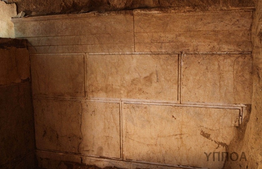 Αμφίπολη: Αποκαλύπτεται σταδιακά η πρόσοψη του τάφου
