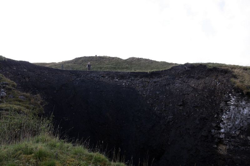 Βρετανία: Έντονη ανησυχία από τεράστιο κρατήρα! (video+photos)
