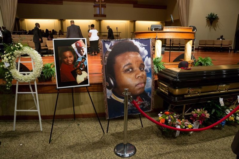 Μιζούρι: Συγκίνηση και ρίγος στην κηδεία του Μάικλ Μπράουν (vids+pics)