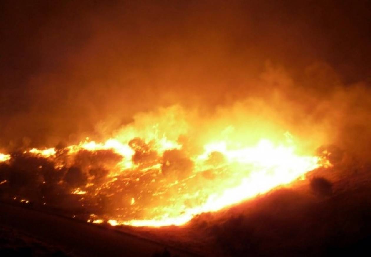 Συνεχίζει το καταστροφικό της έργο η φωτιά στα Τρίκαλα