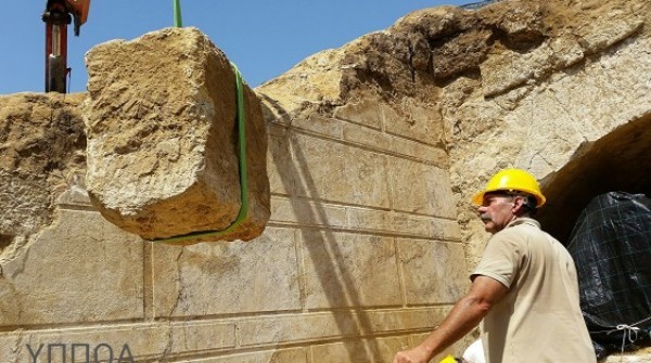 Αμφίπολη: Πέπλο μυστηρίου με τη σύληση του τάφου