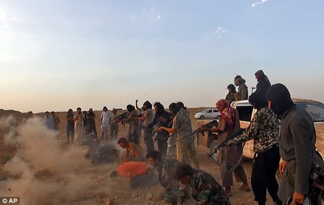 Τζιχαντιστές του Ισλαμικού Κράτους αποκεφάλισαν Κούρδο μαχητή (vid+pics)