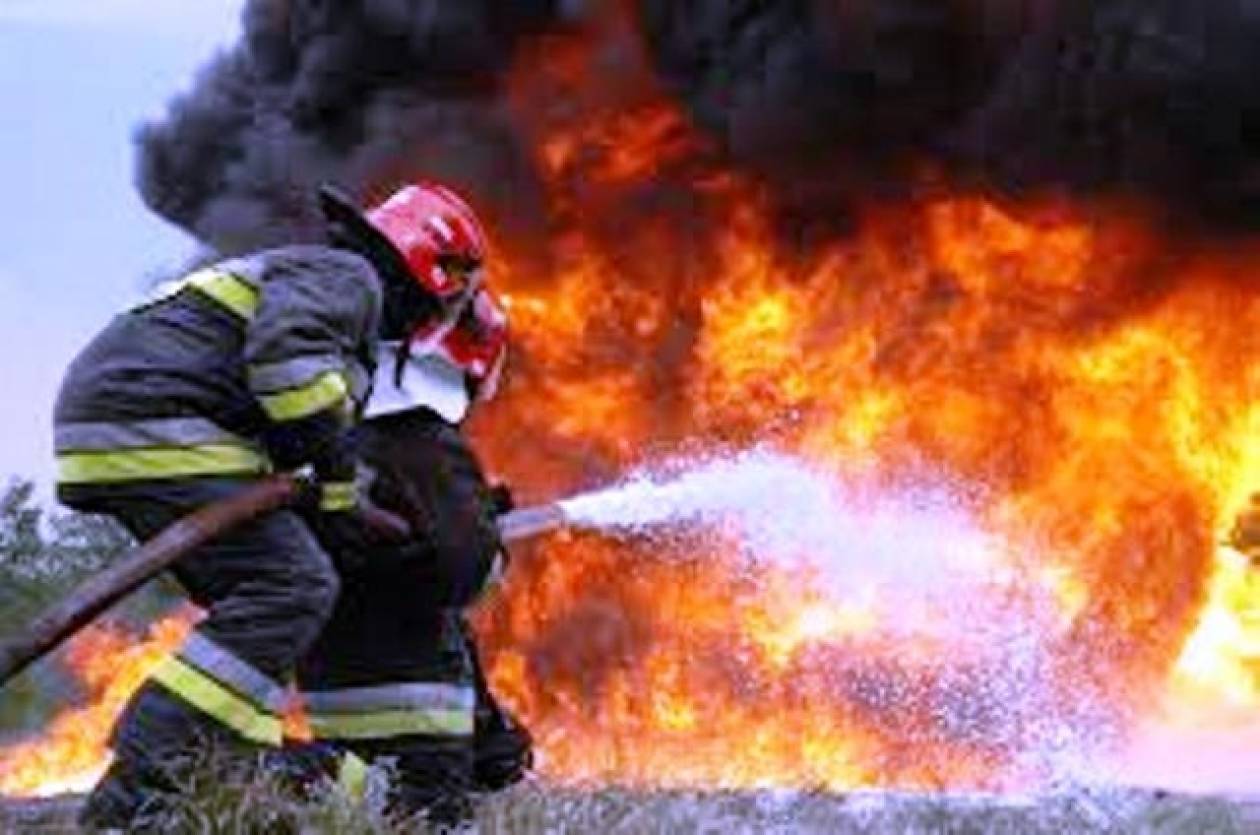 Τραυματίες δύο πυροσβέστες στην πυρκαγιά στον Θέρμο