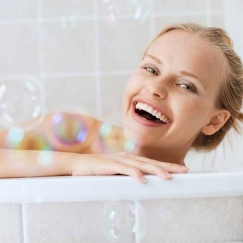 Ξηρό δέρμα που ξεφλουδίζει; Η λύση έρχεται από το μπάνιο σας!