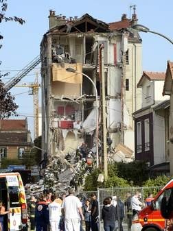 Γαλλία: Ένα παιδί και μία ηλικιωμένη νεκροί από έκρηξη σε κτίριο (pics+video)