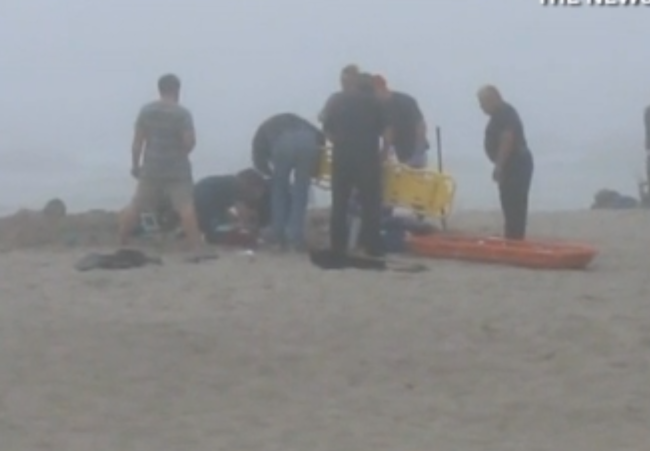 Τραγωδία στις ΗΠΑ: Κοριτσάκι καταπλακώθηκε από την άμμο ενώ έπαιζε! (vid+phs)