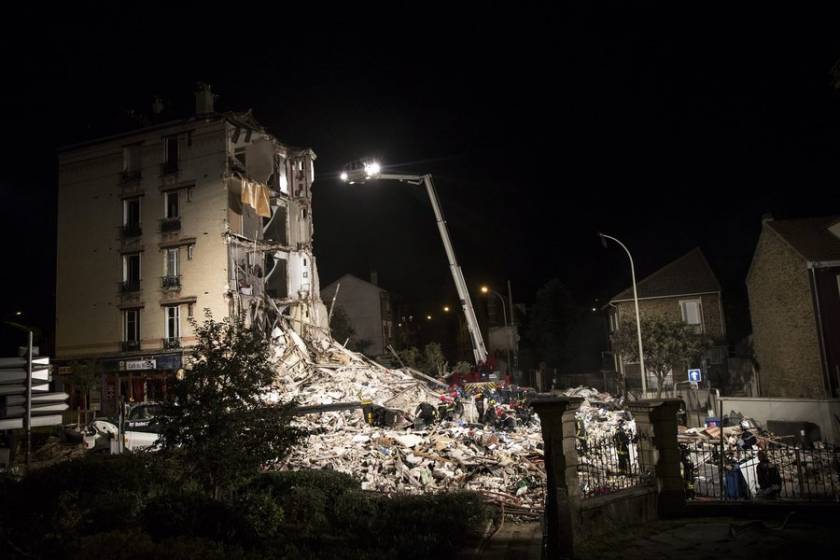 Παρίσι: Αυξήθηκε ο αριθμός των θυμάτων από την κατάρρευση τετραώροφου κτιρίου (pics)