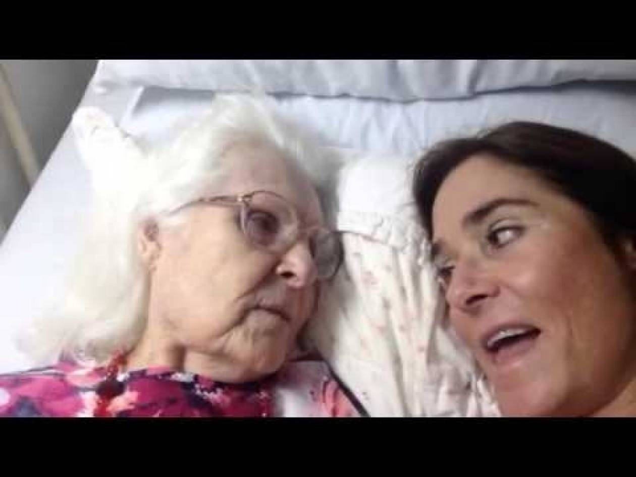 Νόσος Αλτσχάιμερ: «Μαμά σε αγαπώ αλλά ποια είμαι;» (βίντεο)