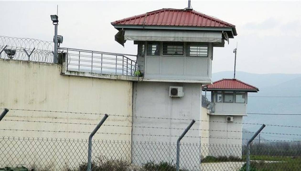 Τρίκαλα: Κρατούμενος είχε για «φυλαχτό» ...ηρωίνη
