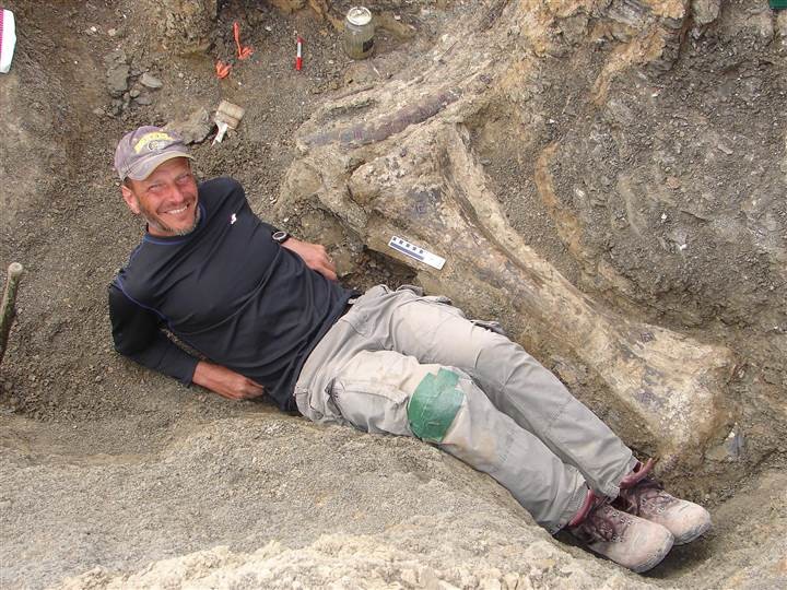 Ανακαλύφθηκε ο μεγαλύτερος δεινόσαυρος που περπάτησε στη Γη (pics)