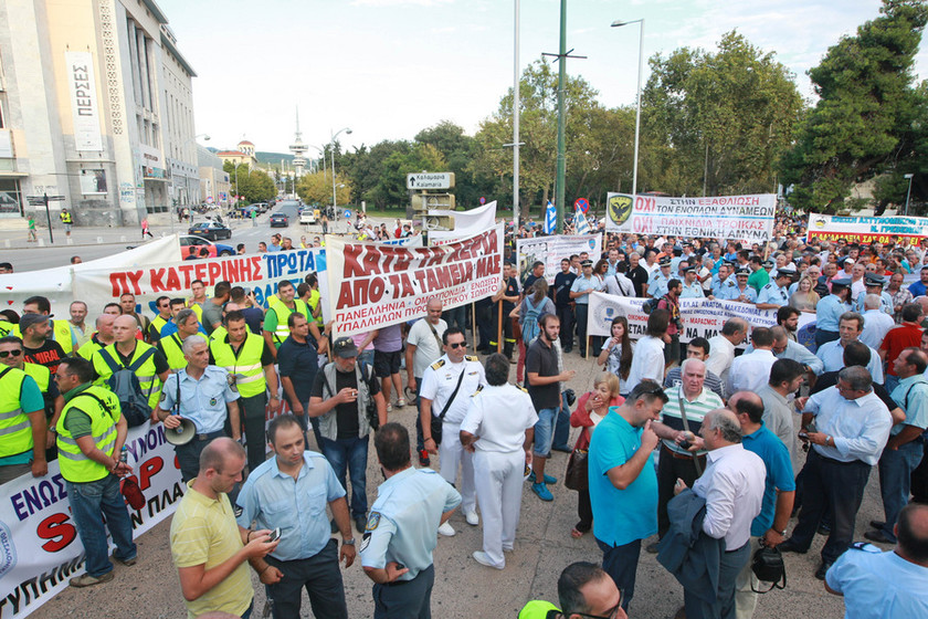 Πορεία διαμαρτυρίας πραγματοποίησαν οι ένστολοι στη Θεσσαλονίκη (pics)