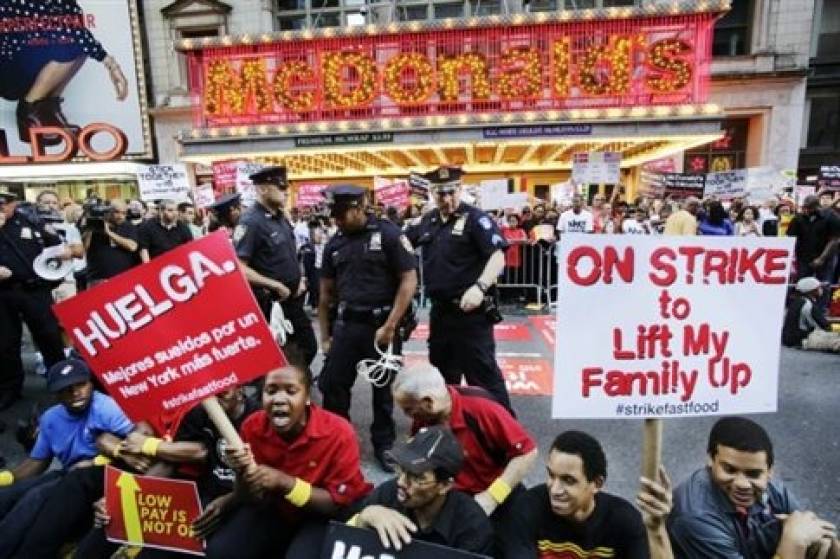 ΗΠΑ: Κύμα απεργιών και συγκεντρώσεων στις αλυσίδες φαστ φουντ