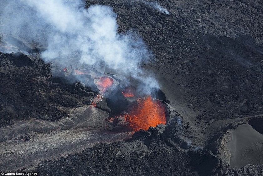 Εκπληκτικές αεροφωτογραφίες από το ηφαίστειο της Ισλανδίας