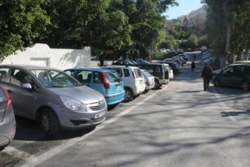 Χανιά: Γέμισαν αυτόκλητους… παρκαδόρους-Συνελήφθησαν δύο αλλοδαποί