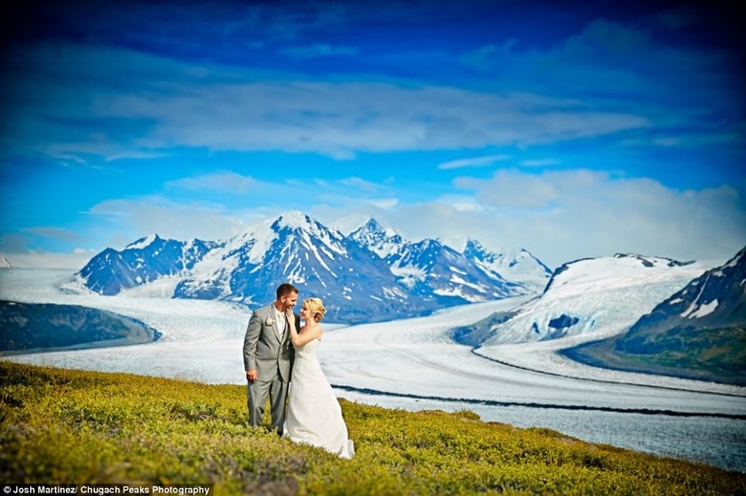 Αλάσκα: Γάμος σε παγόβουνο! (pics)