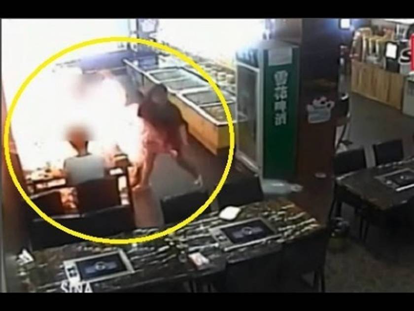 Κινέζα τυλίχθηκε στις φλόγες από απερισκεψία σερβιτόρας! (vid)