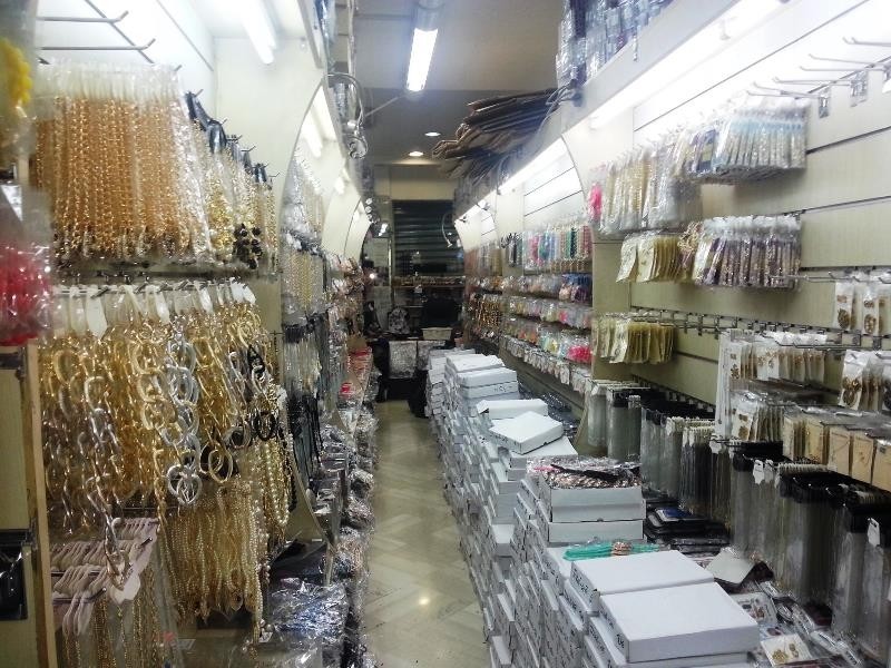 Εντοπίστηκε κατάστημα με δεκάδες χιλιάδες προϊόντα παρεμπορίου - Δύο συλλήψεις