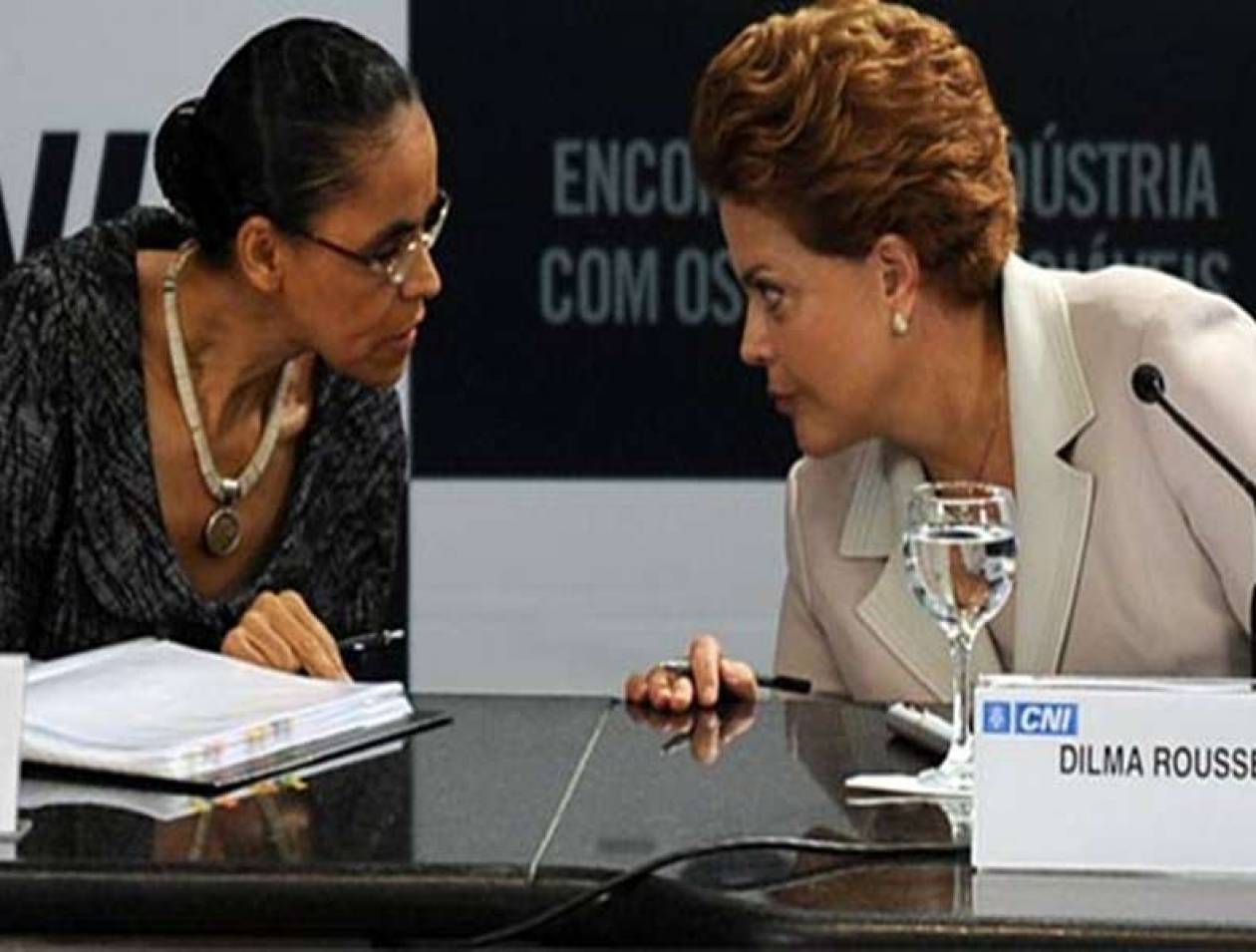 Βραζιλία: Η Ρουσέφ μειώνει κι άλλο το προβάδισμα της Σίλβα