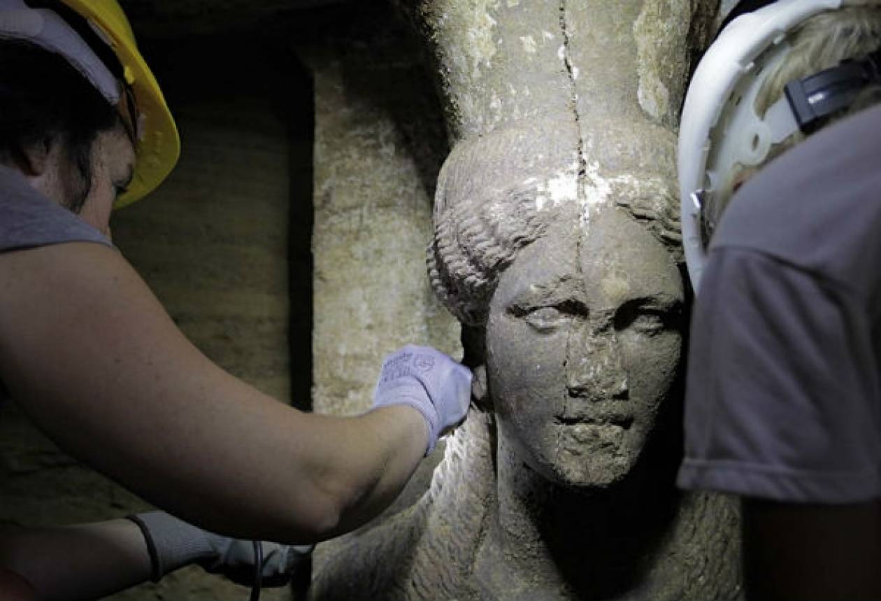 Amphipolis: Two inscriptions found at the tomb